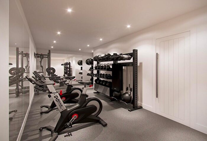 1 Bedroom Apartment For Sale In High Street, Wickford, Essex, SS12