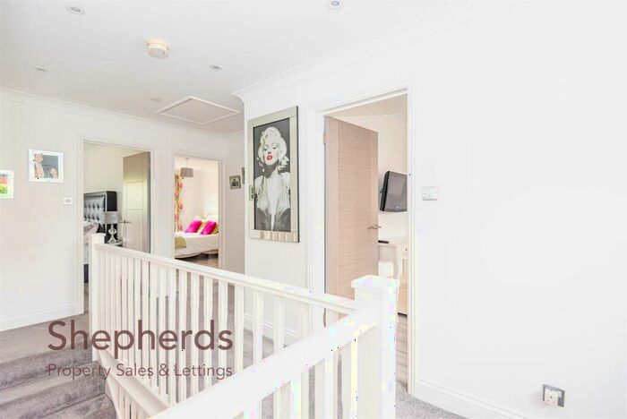 4 Bedroom Detached House For Sale In Tatsfield Avenue, Nazeing, EN9