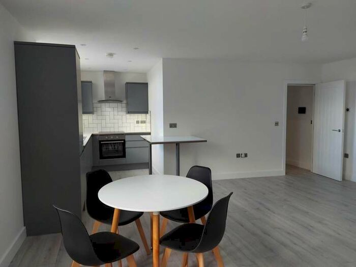 2 Bedroom Flat To Rent In Silver Street, HU1