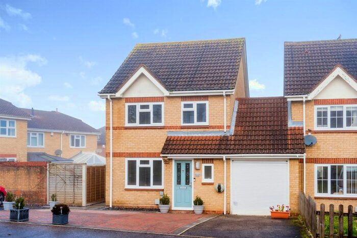 3 Bedroom Link Detached House For Sale In Highdowns, Hatch Warren, Basingstoke, RG22