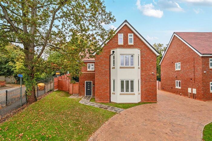 4 Bedroom Detached House For Sale In The Crescent, Maidenhead, SL6