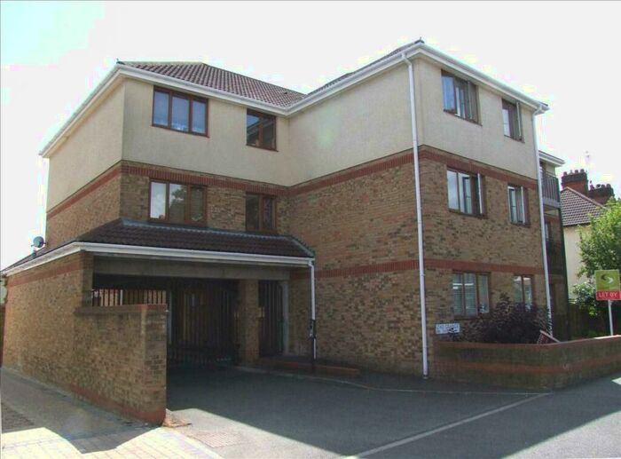 2 Bedroom Apartment To Rent In Leigh On Sea, SS9