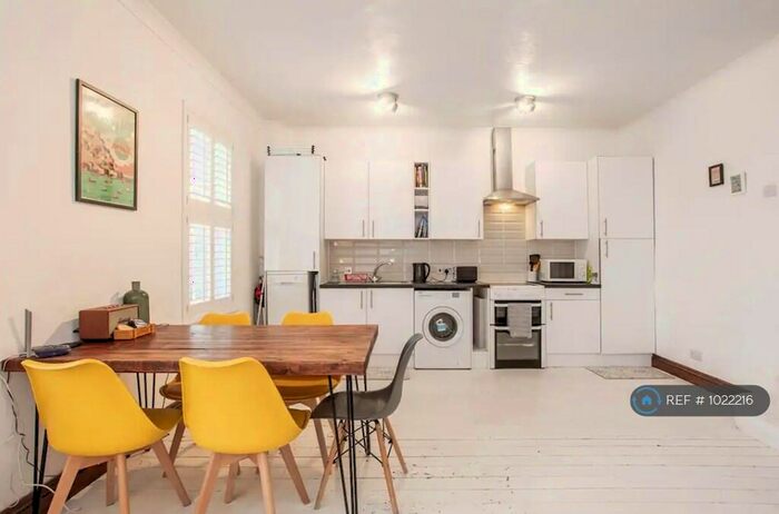 2 Bedroom Semi-Detached House To Rent In Leigh Hill, Leigh-On-Sea, SS9