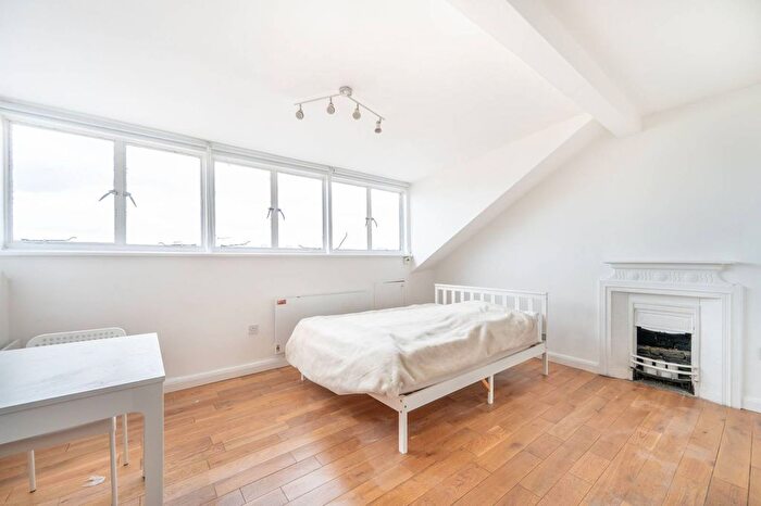 Studio For Sale In Pembridge Square, Notting Hill, London, W2