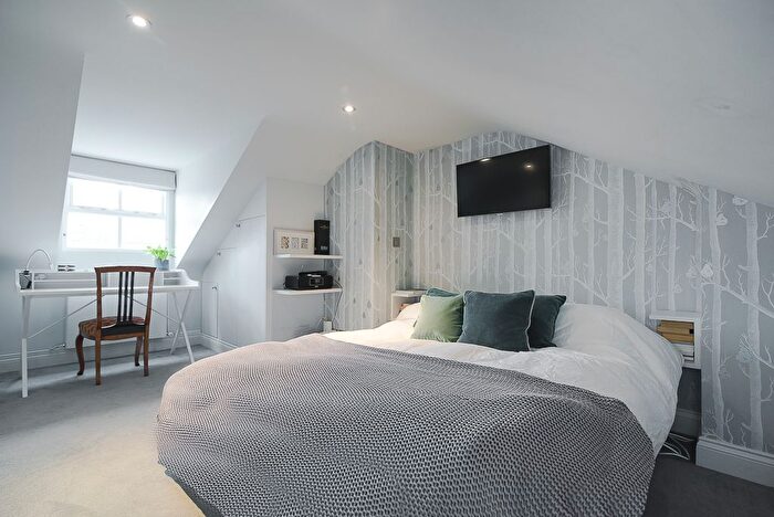 3 Bedroom Terraced House For Sale In Lillian Road, London, SW13