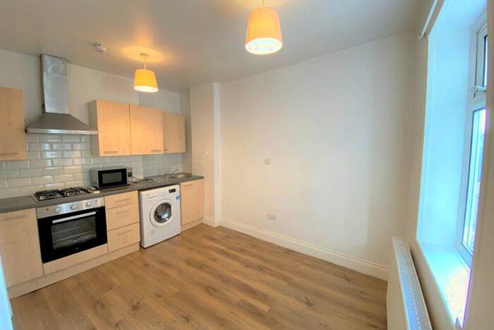 Studio To Rent In Uxbridge Road, West Ealing, London, W13