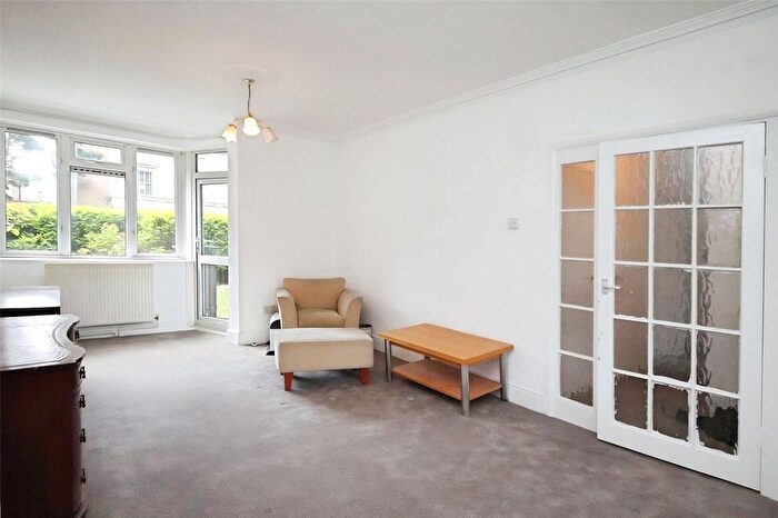 2 Bedroom Flat To Rent In Windlesham Grove, London, SW19