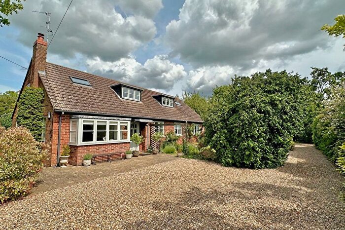 4 Bedroom Detached House For Sale In Hammer Lane, Warborough, OX10