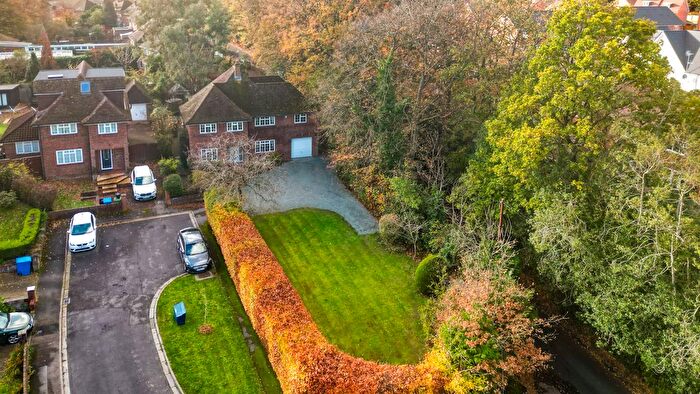 5 Bedroom Detached House For Sale In Fernhill Walk, Blackwater, Camberley, GU17