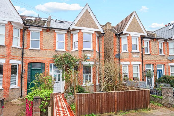 3 Bedroom End Terrace House For Sale In Ailsa Avenue, St Margaret's, TW1