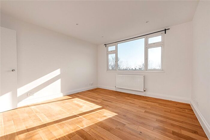 2 Bedroom Flat To Rent In Avenue House, - All Souls Avenue, London, NW10