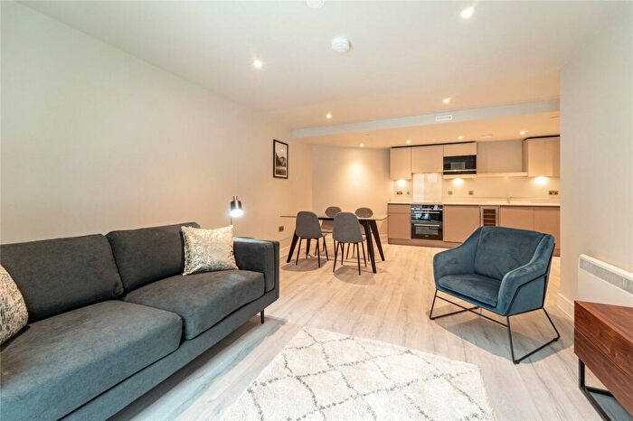 3 Bedroom Apartment To Rent In St Martins Place, Broad Street, Birmingham, West Midlands, B15