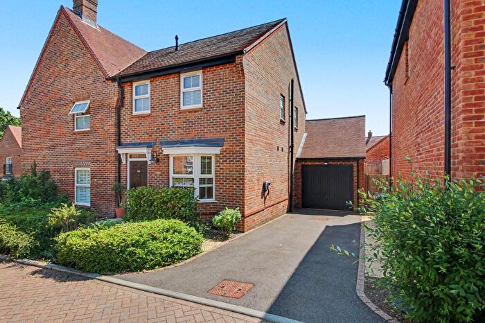 3 Bedroom Semi-Detached House For Sale In Bosworth Gardens, Bishops Waltham, SO32