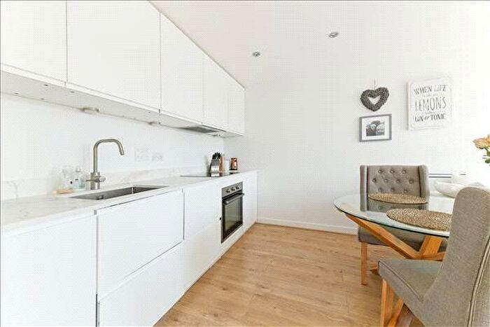 2 Bedroom Flat For Sale In Cork House, London, SW19