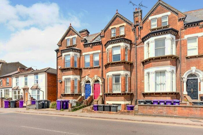 1 Bedroom Flat To Rent In Walsworth Road, Hitchin, Hertfordshire, SG4