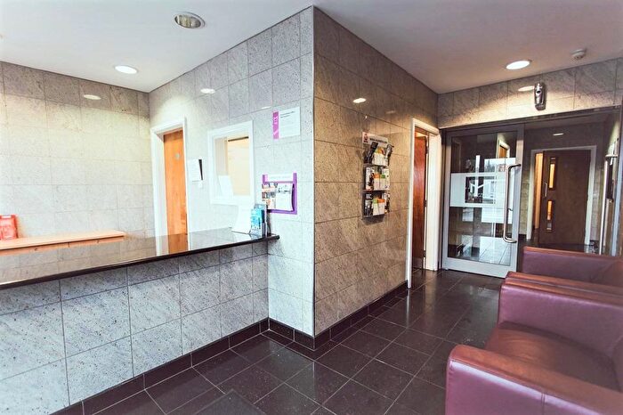 1 Bedroom Flat To Rent In Long Side, Bradford, BD7