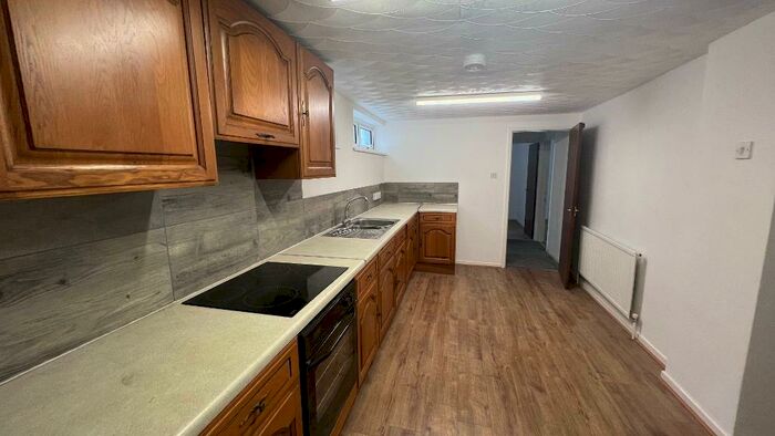 3 Bedroom Flat To Rent In Cardiff Street, Aberdare, Aberdare, United Kingdom &#;(&#;+), CF44