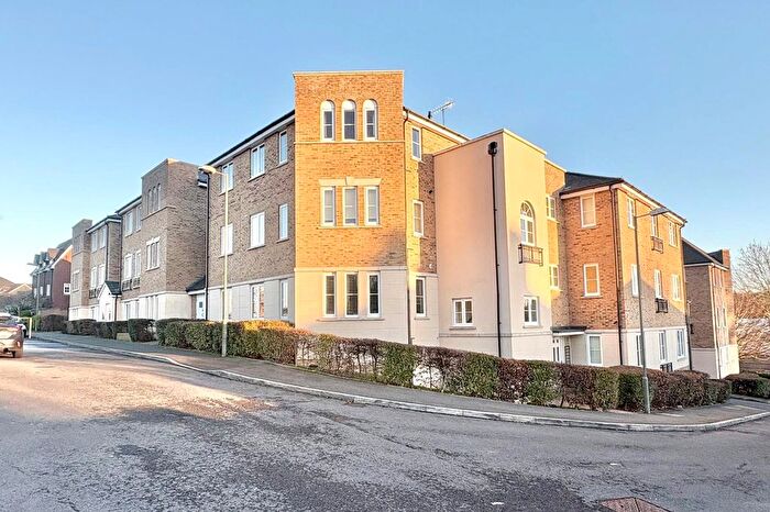 2 Bedroom Flat For Sale In Anstey Road, Farnham, Surrey, GU9