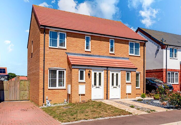 2 Bedroom Semi-Detached House For Sale In Lyncoln Drive, Oulton, NR32
