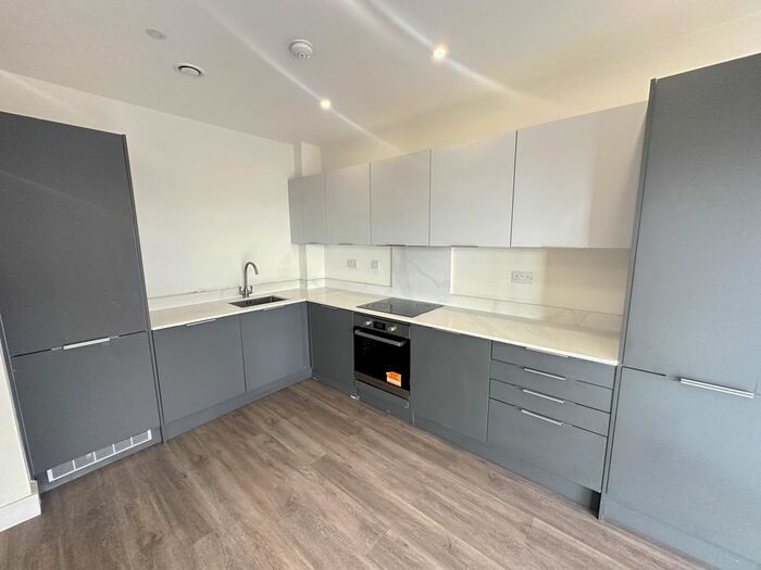 2 Bedroom Flat To Rent In Dover Court, Dominion Road, Southall, Greater London, UB2