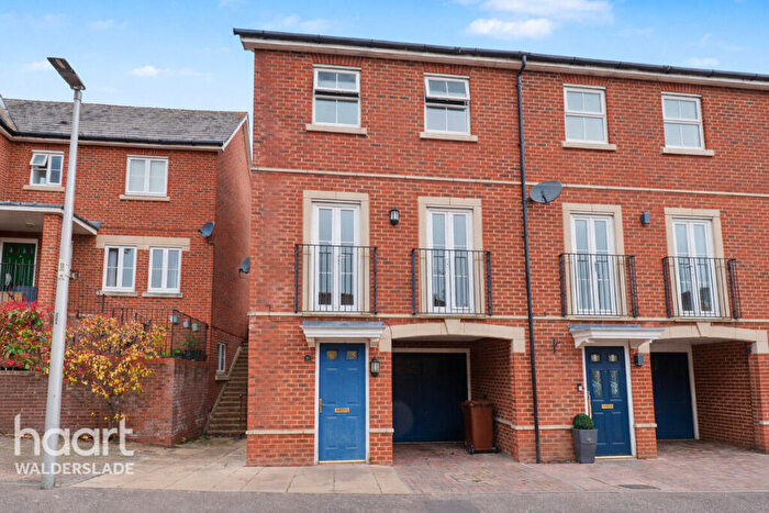 3 Bedroom End Of Terrace House For Sale In Downland Walk, Chatham, ME5