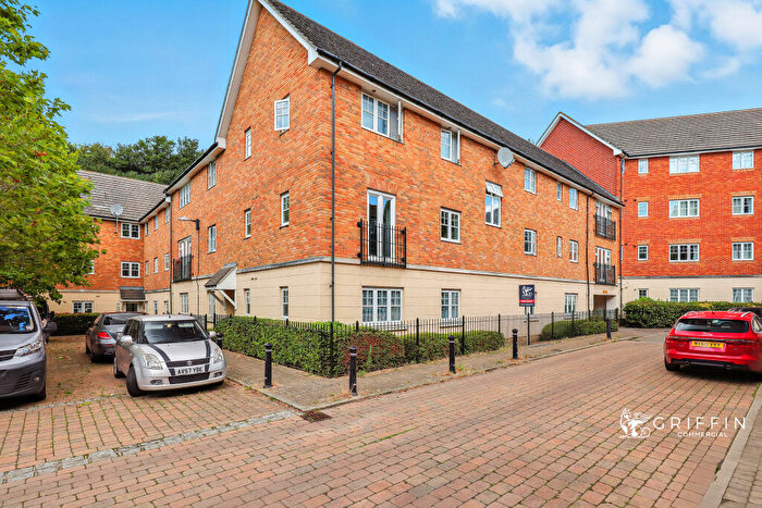 2 Bedroom Flat For Sale In Caspian Way, Purfleet-On-Thames, RM19