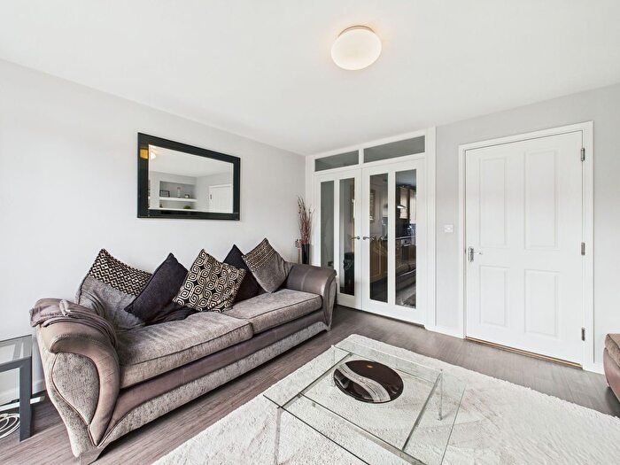 3 Bedroom Town House For Sale In Baird Park Drive, Carlton, Nottingham, NG4