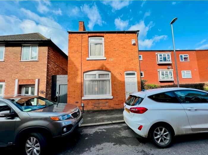 3 Bedroom Property To Rent In Grafton Street, Kettering, Northants, NN16