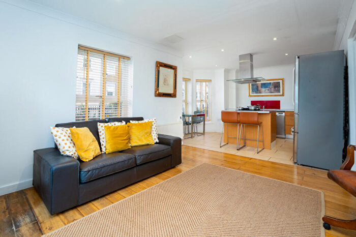 3 Bedroom Apartment To Rent In Northpoint Square, London, NW1