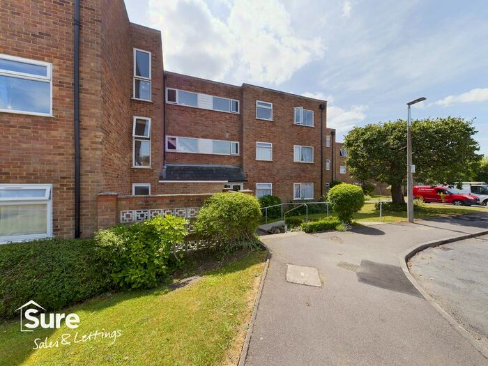 2 Bedroom Flat To Rent In River Park, Hemel Hempstead, Hertfordshire, HP1
