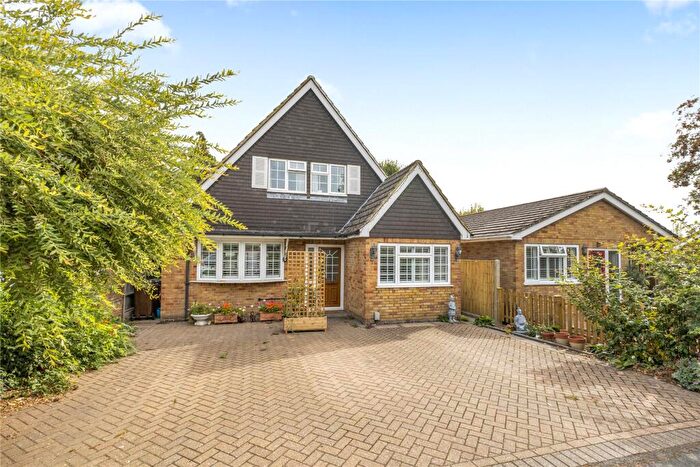 4 Bedroom Detached House For Sale In Revesby Close, West End, Woking, Surrey, GU24