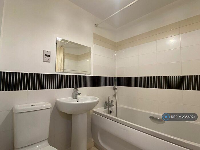 2 Bedroom Flat To Rent In Aspen Court, Ilford, IG5