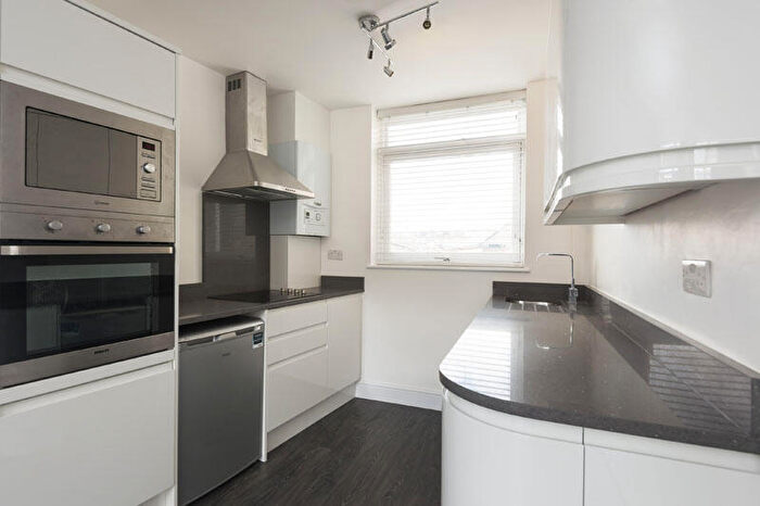 2 Bedroom Flat To Rent In South Hill Park Gardens, Hampstead, NW3