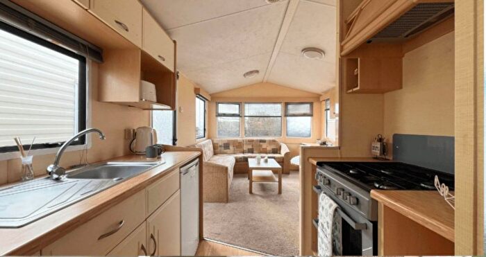 3 Bedroom Mobile/park Home For Sale In Hull, HU12