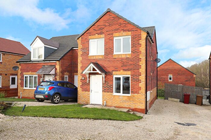 3 Bedroom Semi Detached House To Rent In Masefield Place, Holmewood, S42