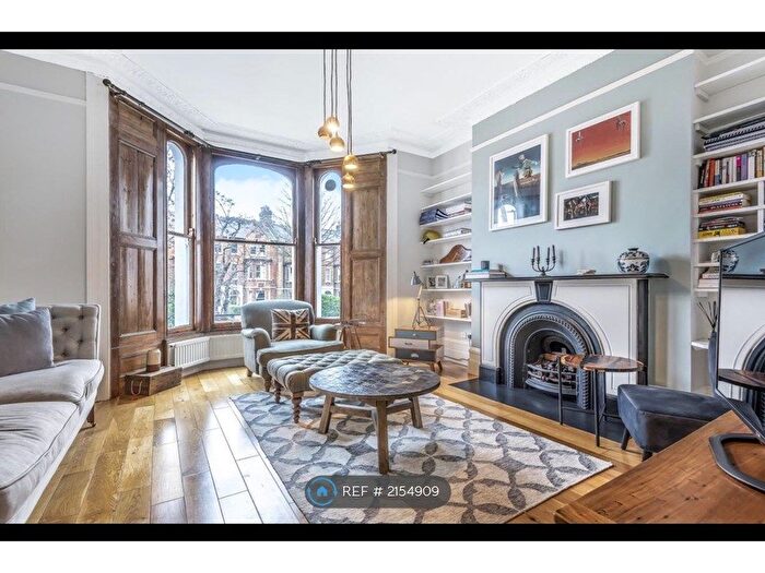 2 Bedroom Flat To Rent In Larkhall Rise, London, SW4