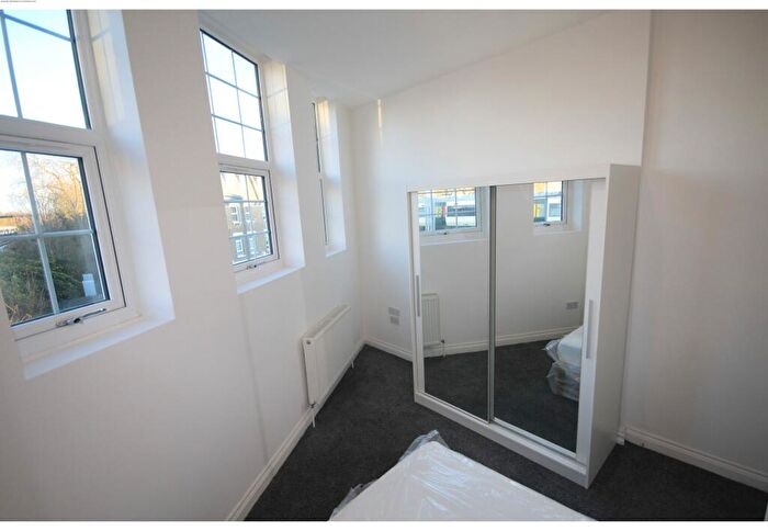 2 Bedroom Flat To Rent In Bedford Hill, London, SW12