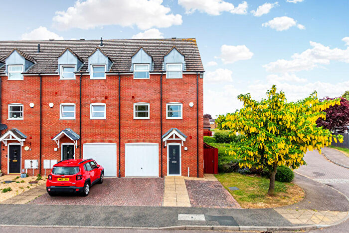 4 Bedroom End Of Terrace House For Sale In Lime Street, Rushden, NN10