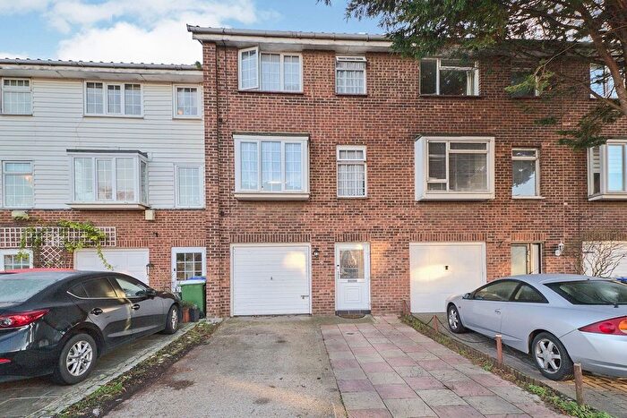 4 Bedroom Terraced House To Rent In Glendale Way, London, SE28