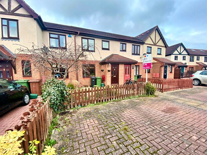 2 Bedroom House To Rent In Tweed Drive, Didcot, OX11