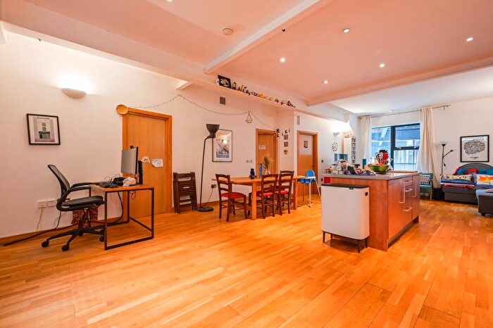 2 Bedroom Flat For Sale In Roach Road, , Bow, London, E3