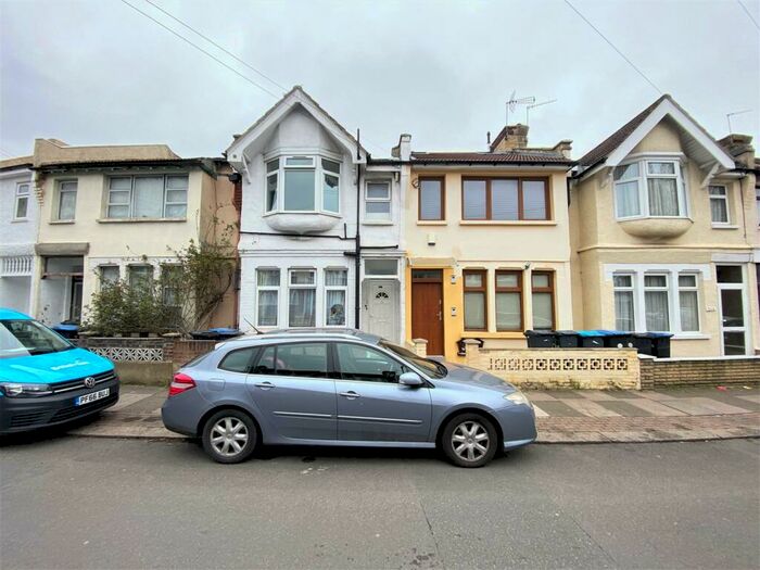 2 Bedroom Flat To Rent In Winchester Road, Edmonton, N9