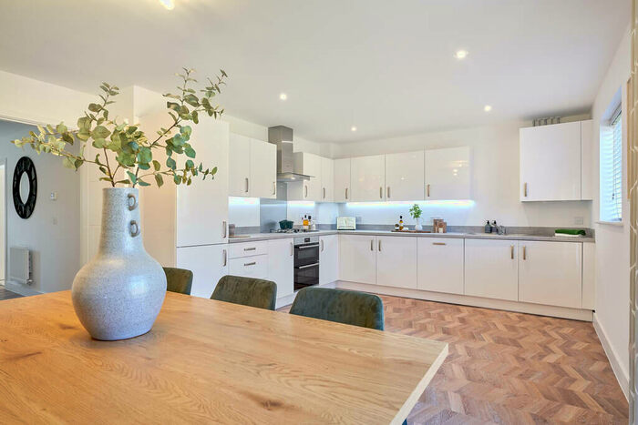 4 Bedroom Detached House For Sale In Poppyfields Linden Homes Sales Office, Irthlingborough Road, Wellingborough, NN8