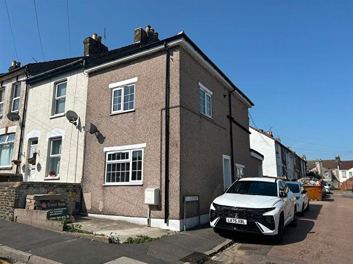 1 Bedroom Flat To Rent In Brompton Lane, Strood, ME2