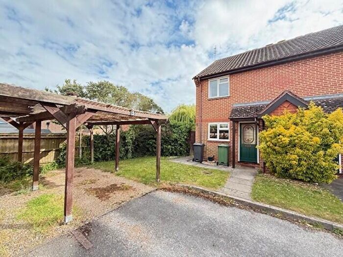 2 Bedroom End Of Terrace House For Sale In Garden Close, Didcot, Oxfordshire, OX11