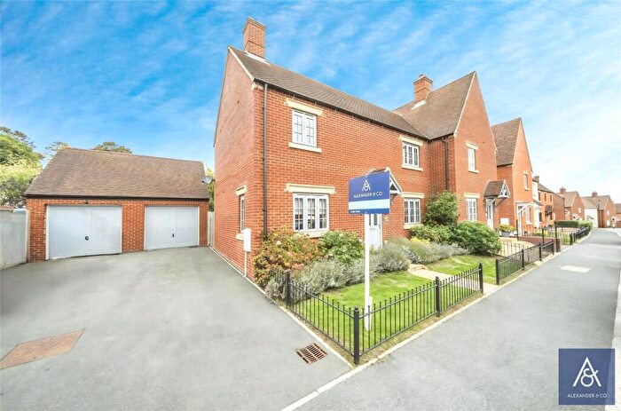 3 Bedroom Semi-Detached House For Sale In Marne Way, Brackley, Northamptonshire, NN13