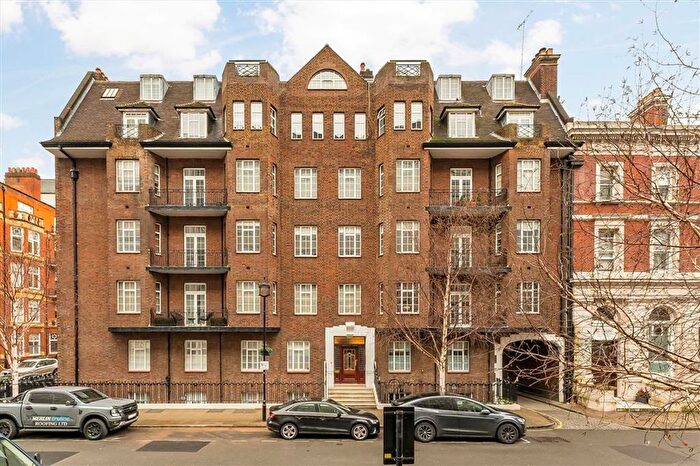 3 Bedroom Flat For Sale In Dorset Street, London, W1U