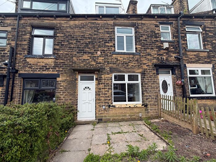 3 Bedroom Terraced House To Rent In Poplar Avenue, Bradford, BD7