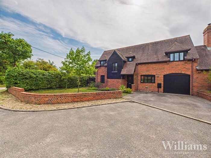 4 Bedroom Link Detached House For Sale In St. Michaels Close, Edgcott, Aylesbury, HP18