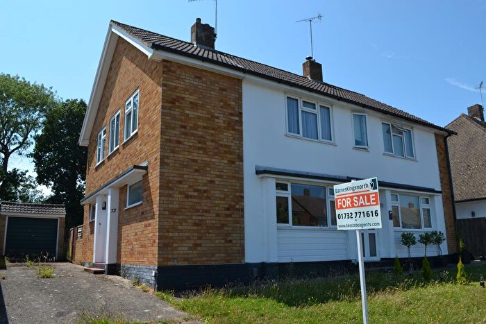 3 Bedroom Semi-Detached House For Sale In Silverhurst Drive, Tonbridge, TN10